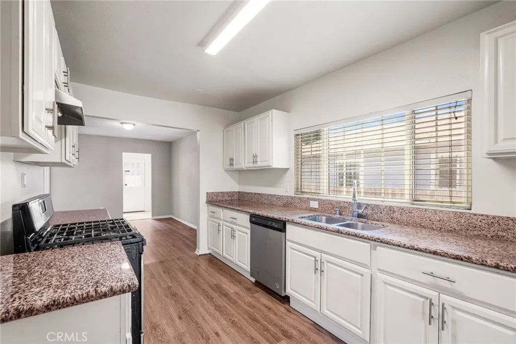 122 E 83rd Street, Los Angeles, California 90003 home-pic-10